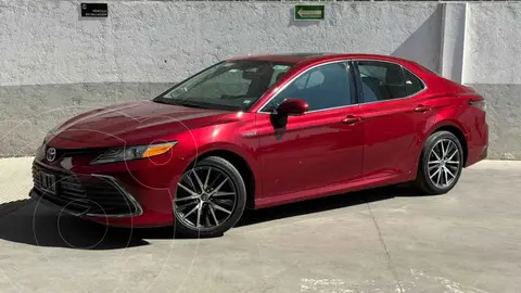 Toyota Camry HEV XLE usado (2021) color Rojo precio $425,000