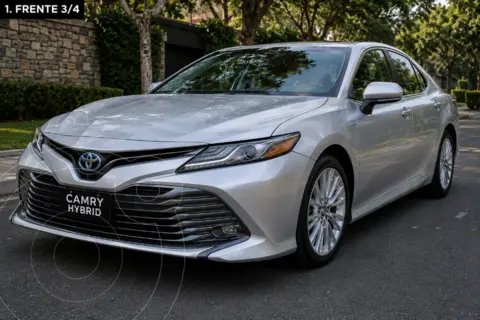 Toyota Camry HEV XLE 2.5L Navi Hibrido usado (2019) color Plata precio $369,000