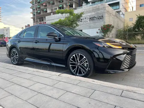Toyota Camry HEV XLE usado (2026) color Negro precio $760,600
