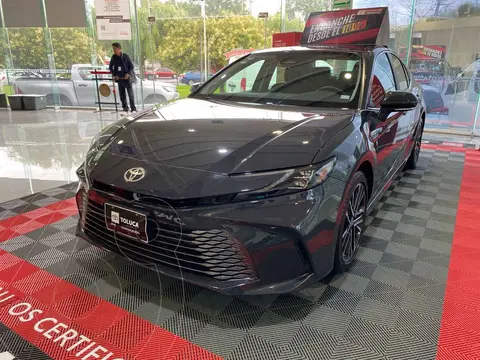 Toyota Camry HEV XLE usado (2025) color Gris financiado en mensualidades(enganche $189,200 mensualidades desde $20,134)