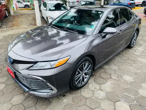 Toyota Camry HEV XLE usado (2022) color Gris financiado en mensualidades(enganche $141,631 mensualidades desde $12,580)