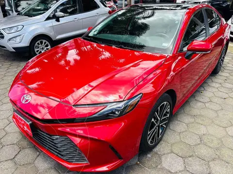 Toyota Camry HEV XLE usado (2025) color Rojo precio $737,000