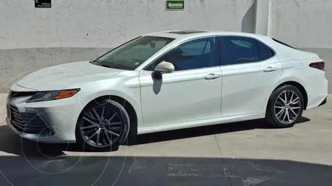 Toyota Camry HEV XLE usado (2022) color Blanco precio $489,000
