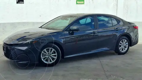 Toyota Camry HEV LE usado (2025) color Gris precio $549,000