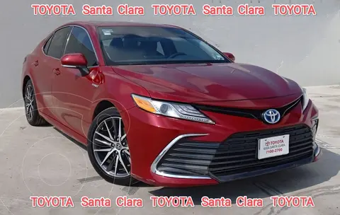 foto Toyota Camry HEV XLE 2.5L Navi Híbrido usado (2021) color Rojo precio $555,000