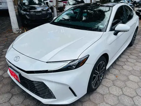 Toyota Camry HEV XLE usado (2025) color Blanco precio $725,000