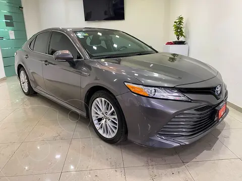 Toyota Camry HEV XLE 2.5L Navi Hibrido usado (2020) color Gris precio $499,000