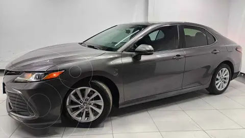 Toyota Camry LE usado (2022) color Gris precio $445,000