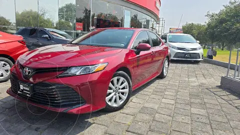 Toyota Camry LE 2.5L usado (2020) color Rojo precio $339,000