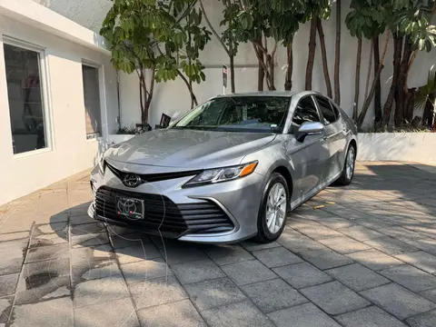 Toyota Camry LE usado (2024) color Plata precio $490,000