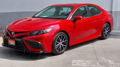 Toyota Camry SE usado (2023) color Rojo precio $519,000