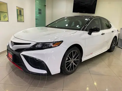 Toyota Camry SE usado (2023) color Blanco precio $499,000