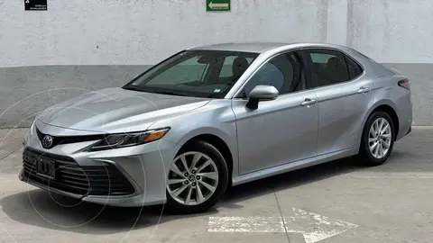Toyota Camry LE usado (2023) color Plata precio $449,000