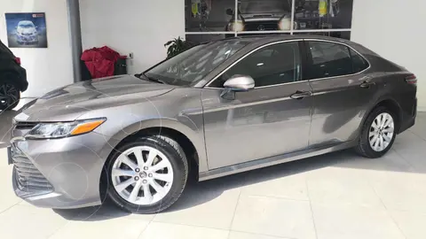 Toyota Camry LE 2.5L usado (2020) color Gris precio $350,000