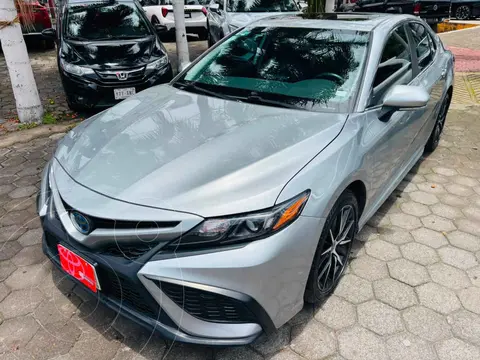 Toyota Camry SE usado (2023) color Plata financiado en mensualidades(enganche $125,506 mensualidades desde $11,148)