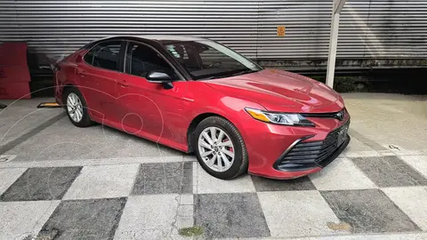 Toyota Camry LE usado (2023) color Rojo precio $420,000