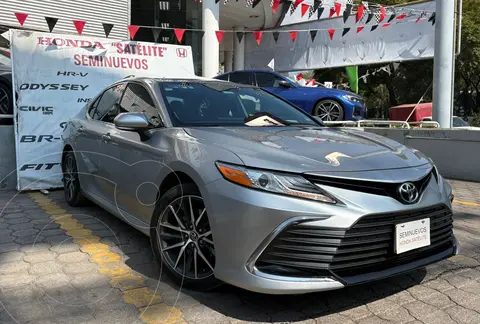 Toyota Camry XLE usado (2021) color plateado financiado en mensualidades(enganche $153,160 mensualidades desde $6,734)