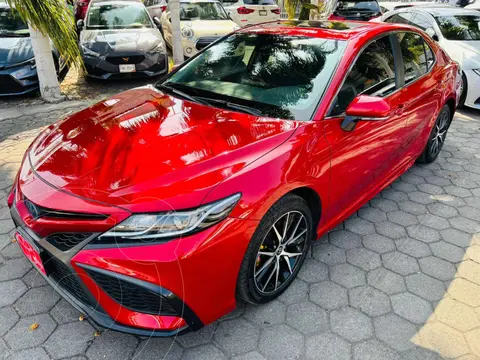 Toyota Camry SE usado (2023) color Rojo financiado en mensualidades(enganche $144,319 mensualidades desde $12,819)