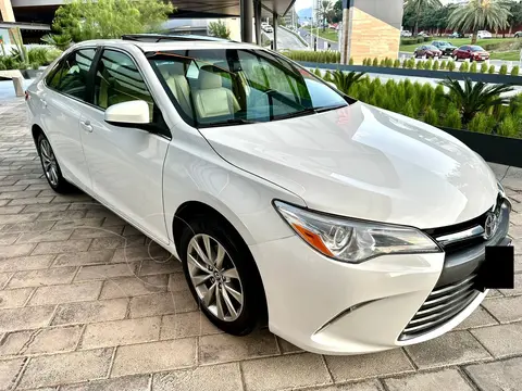 Toyota Camry XLE 2.5L usado (2015) color Blanco precio $238,000