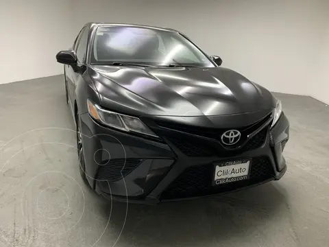 Toyota Camry SE 2.5L usado (2019) color Negro financiado en mensualidades(enganche $82,000 mensualidades desde $9,200)