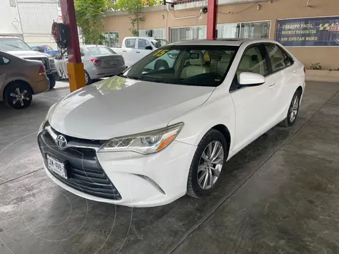 Toyota Camry XLE 2.5L usado (2015) color Blanco precio $249,000