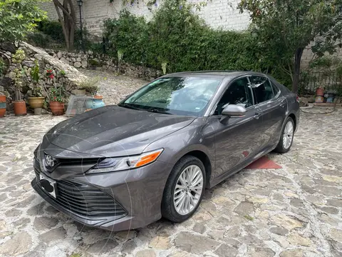 Toyota Camry XLE 2.5L Navi usado (2020) color Gris precio $350,000