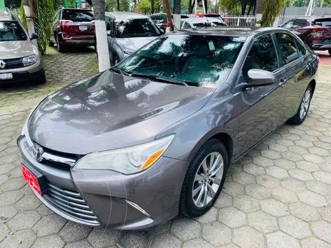 Toyota Camry XLE 2.5L usado (2016) color Gris precio $197,000