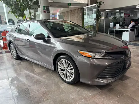 Toyota Camry XLE 2.5L Navi usado (2019) color Gris Oscuro precio $349,000