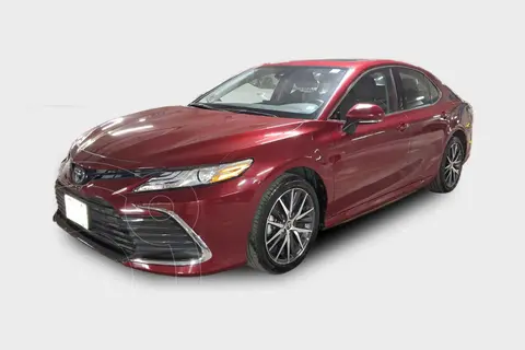 Toyota Camry XLE usado (2022) color Rojo precio $448,000