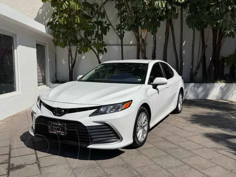 Toyota Camry LE usado (2024) color Blanco precio $490,000