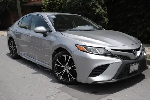 Toyota Camry SE 2.5L usado (2019) color Plata precio $370,000