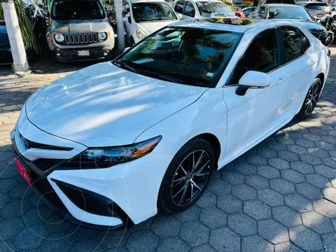 Toyota Camry SE usado (2024) color Blanco financiado en mensualidades(enganche $155,069 mensualidades desde $13,774)