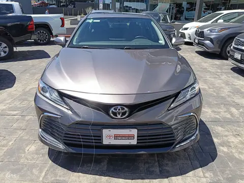 Toyota Camry XLE usado (2021) color Gris precio $428,000