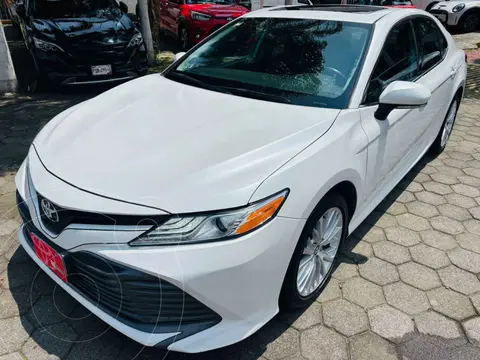 Toyota Camry XLE 2.5L Navi usado (2020) color Blanco financiado en mensualidades(enganche $101,856 mensualidades desde $9,047)