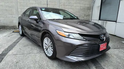 Toyota Camry XLE 2.5L Navi usado (2020) color Gris Oscuro precio $450,000