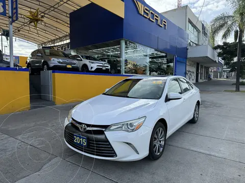 Toyota Camry XLE 2.5L Navegacion usado (2015) color Blanco precio $244,800