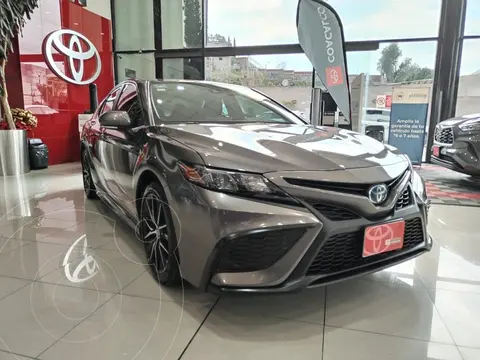 Toyota Camry SE usado (2024) color Gris precio $545,000