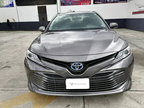 Toyota Camry XLE 2.5L Navi Hibrido usado (2019) color Gris precio $515,000
