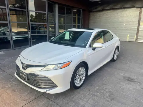 Toyota Camry XLE 2.5L Navi usado (2020) color Blanco precio $365,000