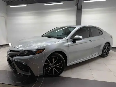 Toyota Camry LE usado (2023) color Plata precio $470,000
