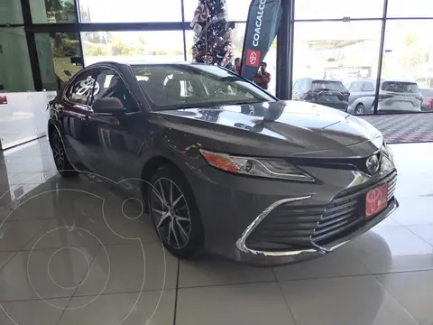 Toyota Camry XLE usado (2022) color Gris Oscuro precio $499,000