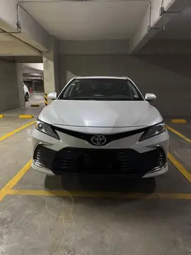 Toyota Camry XLE 2.5L Navi usado (2021) color Blanco precio $380,000