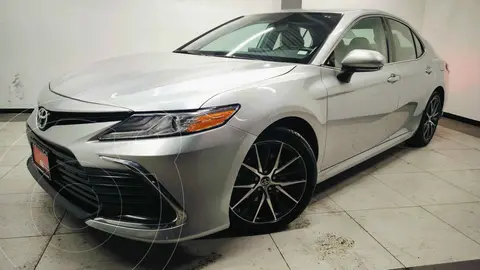 Toyota Camry XLE 2.5L Navi usado (2021) color Plata financiado en mensualidades(enganche $92,400 mensualidades desde $9,115)