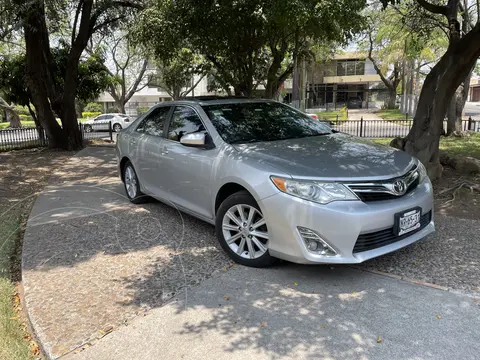 Toyota Camry XLE 2.5L usado (2013) color Gris precio $183,000