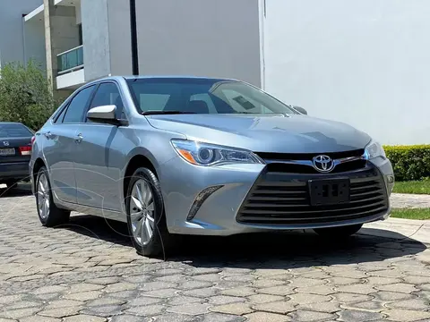 Toyota Camry LE 2.5L usado (2017) color Plata financiado en mensualidades(enganche $49,600)