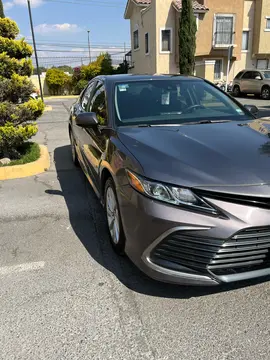 Toyota Camry LE usado (2022) color Gris Metalico precio $320,000