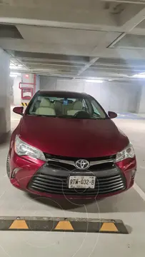 Toyota Camry XLE 2.4L usado (2015) color Rojo precio $170,000