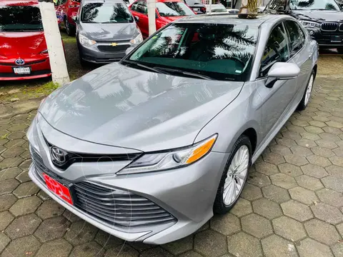 Toyota Camry XLE 2.5L Navi usado (2020) color Plata precio $377,000