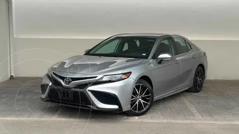 Toyota Camry SE usado (2022) color Plata precio $390,000
