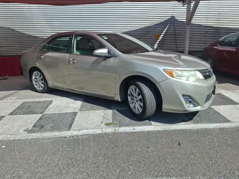 Toyota Camry XLE 3.5L V6 usado (2014) color Dorado precio $210,000